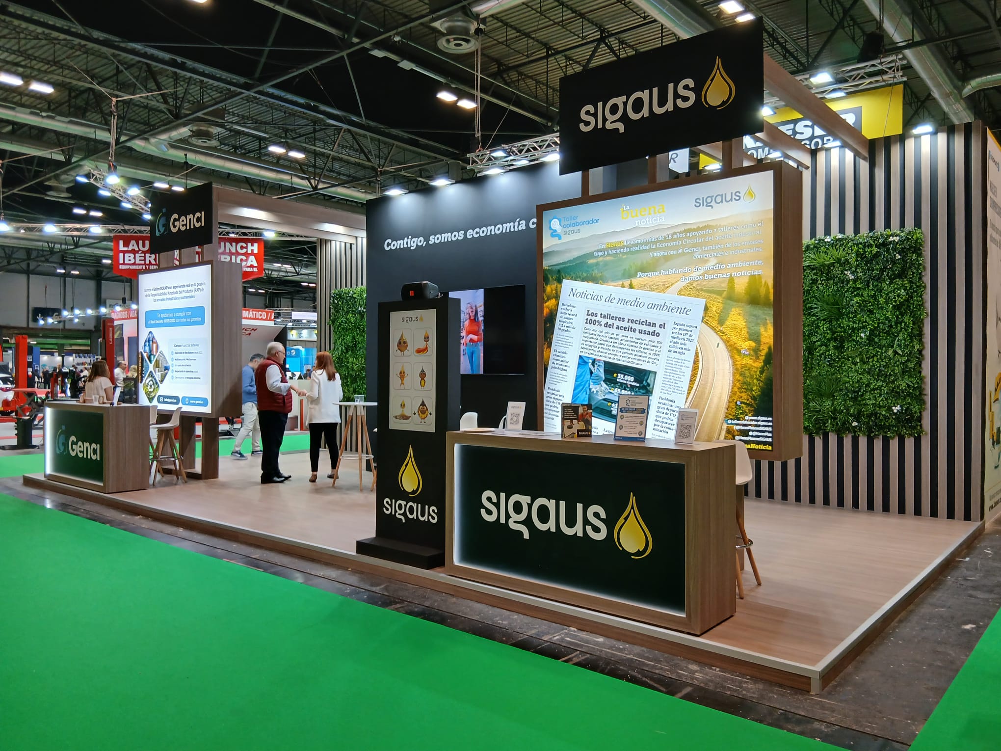 Custom-built exhibition stand with integrated product displays at MOTORTEC Madrid