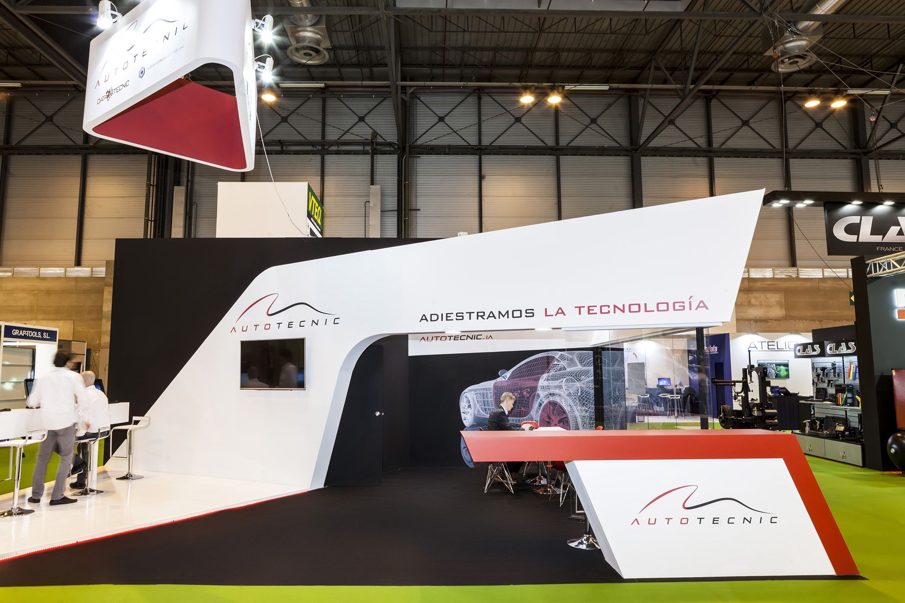 Modern automotive exhibition stand with aerodynamic shapes and bold color contrasts designed for Motortec Madrid
