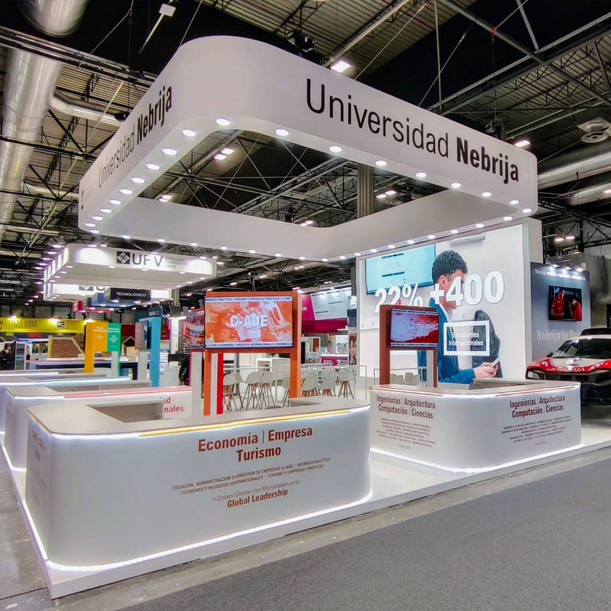 Booth builder in Madrid, exhibition stand with curved elements