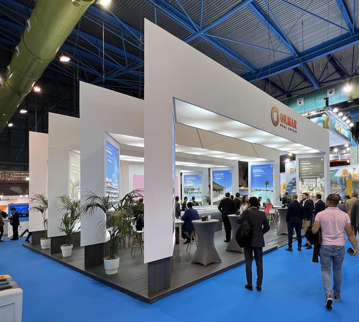 Exclusive Island exhibition stand in Spain, 150 m² with rectangular arches and premium finish