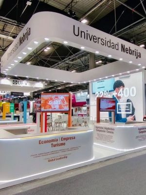 Booth builder in Madrid, exhibition stand with curved elements