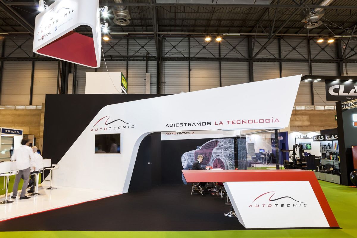 Modern automotive exhibition stand with aerodynamic shapes and bold color contrasts designed for Motortec Madrid